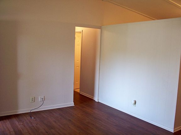 4th image of 926 Narcissus Dr