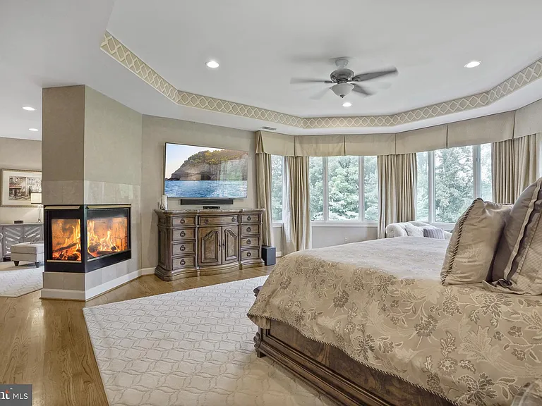 9864 Walker Glen Ct — Photo 97
