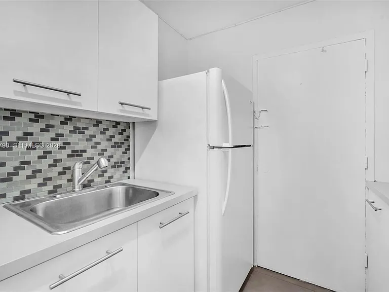 5313 Collins Ave #204 — Photo 12