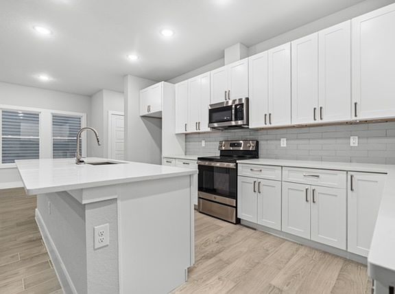 2nd image of 418 Barrera St #4