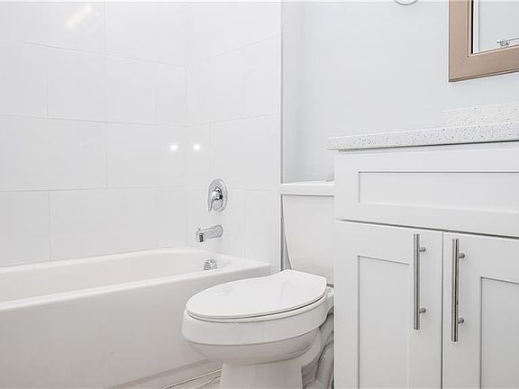 5th image of 2837 E Slater Dr
