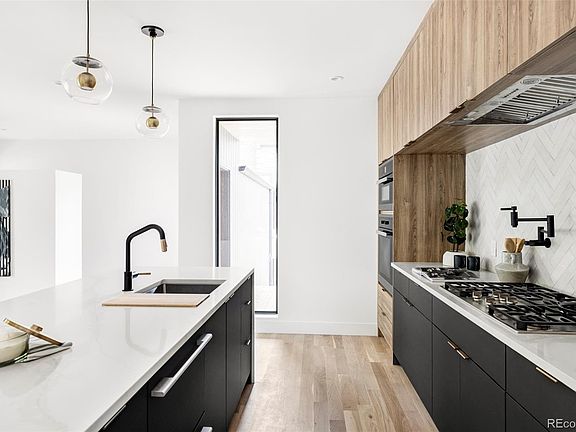 5th image of 5030 E 17th Avenue Parkway