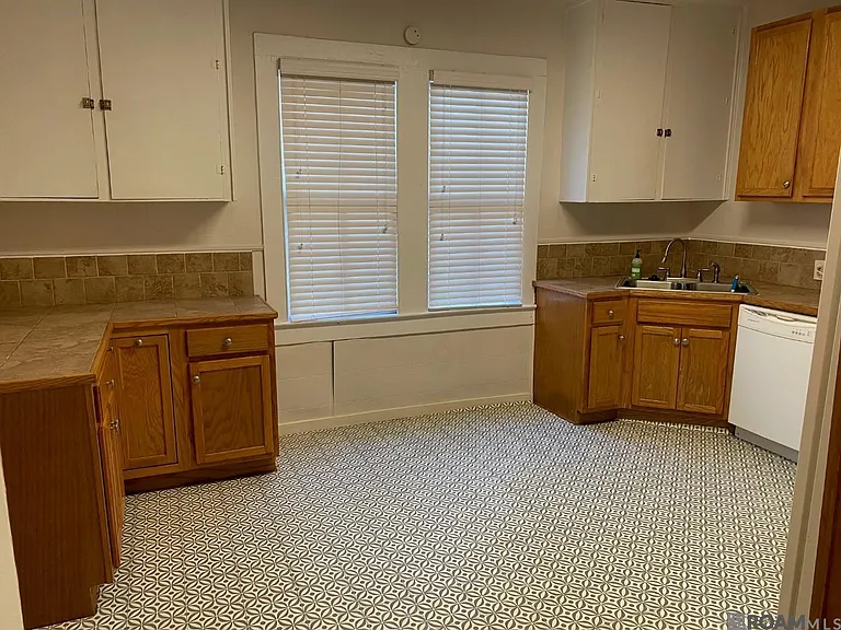 1267 Arlington Ave — Photo 6