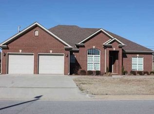 167 Cottonwood Dr, Muscle Shoals, AL 35661