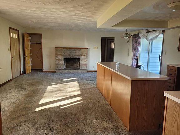 2nd image of 660 B Cres #1302