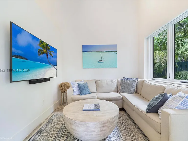 2449 S Bayshore Dr — Photo 4