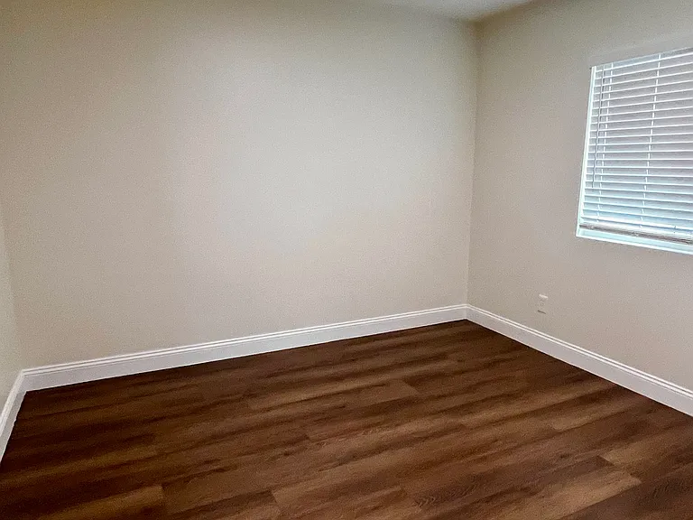 1909 W Myrtle St #1 — Photo 4