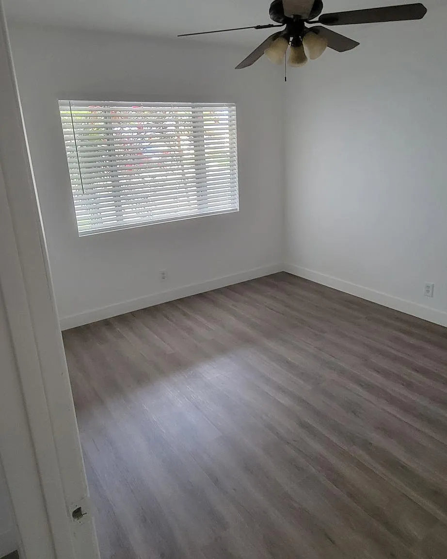 212 S Walnut St — Photo 2