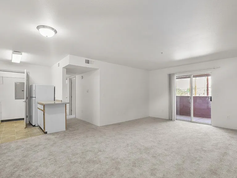 El Paseo Apartments — Photo 11