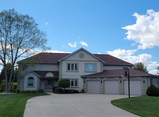 813 Woodridge Trl, McHenry, IL 60050