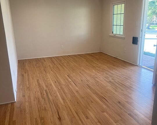 3rd image of 11220 Stevens Ave