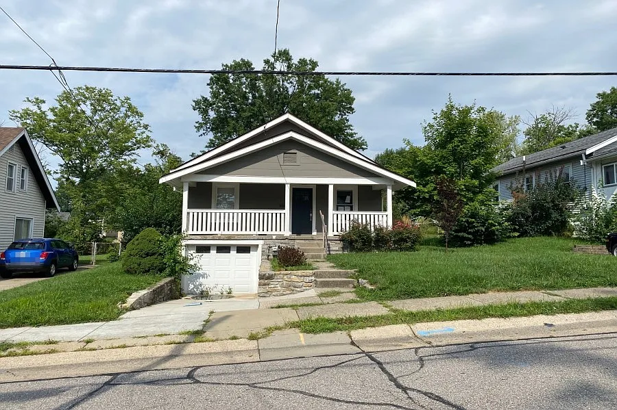 106 Sunset Ave photo 1