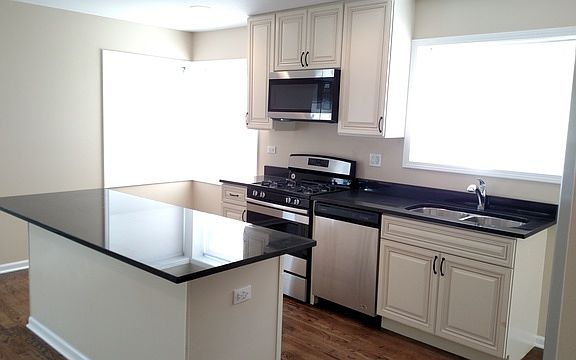 4th image of 14210 Avalon Ave