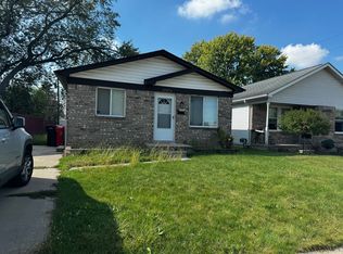 27873 Van Howe St, Roseville, MI 48066