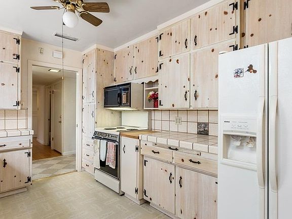 5th image of 1313 La Sierra Dr
