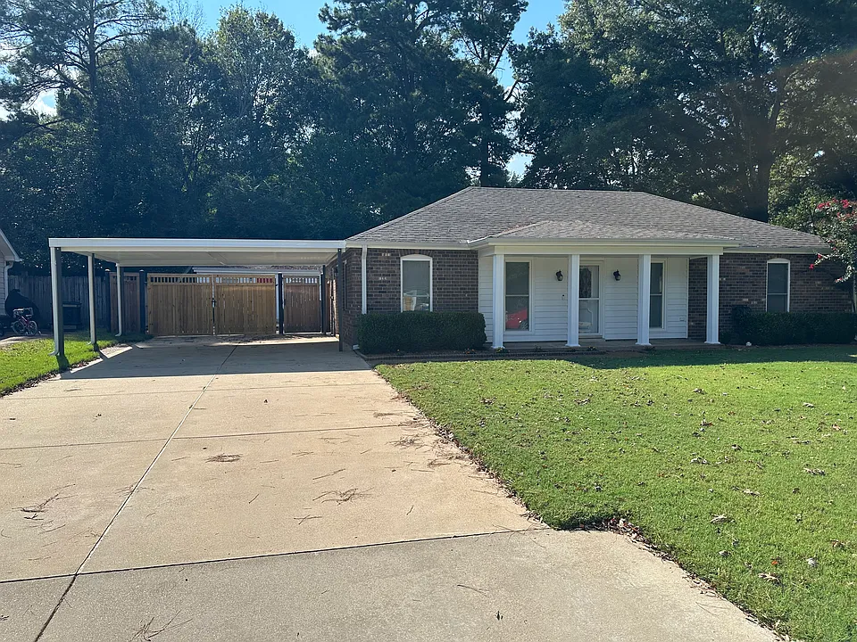 963 Hunters Retreat Dr