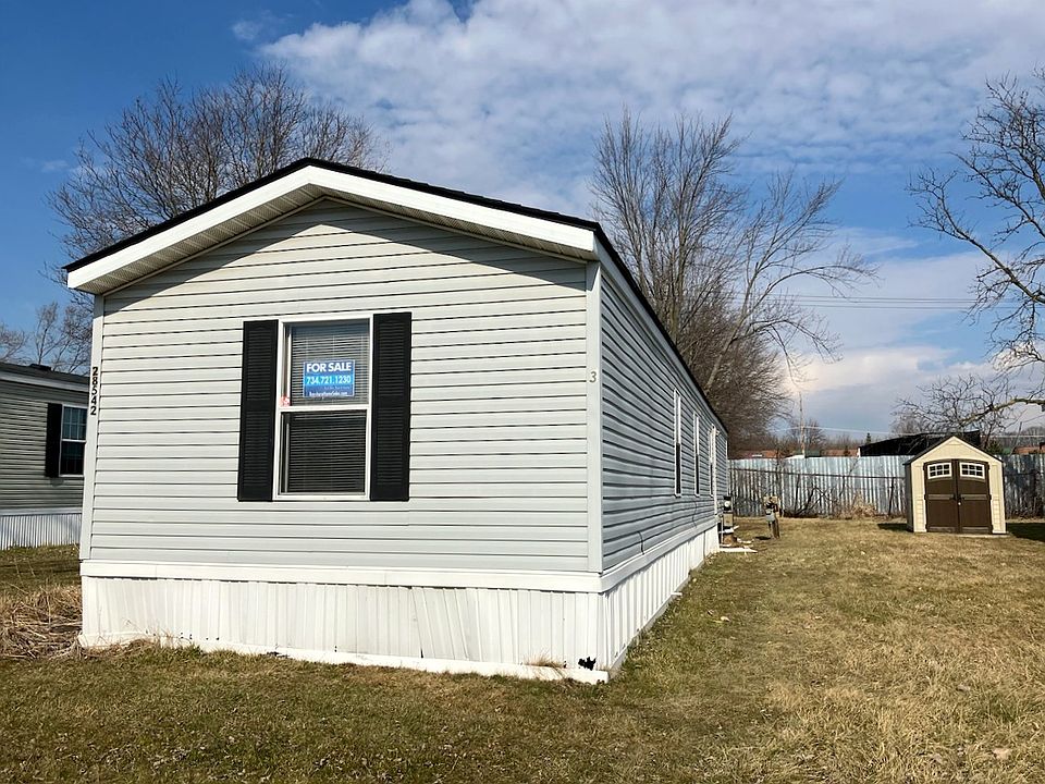 2nd image of 28542 N Maple St