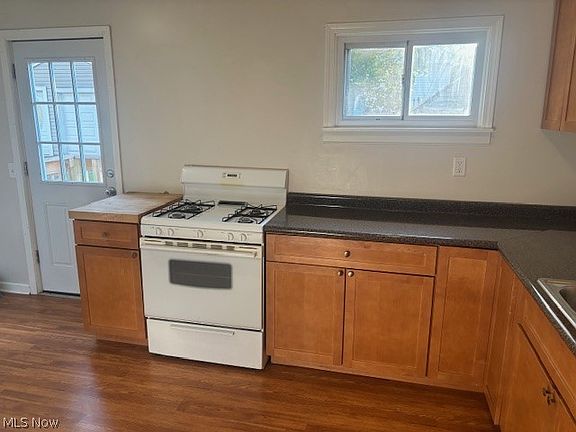 3rd image of 312 Hayes Ave
