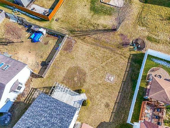 3rd image of 561 Poppy Ln