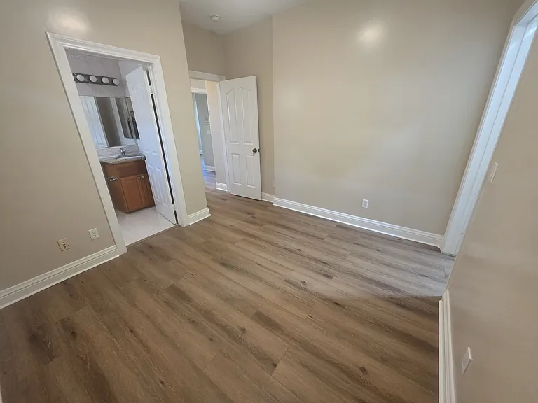 upstairs bedroom w/ bathroom and walk-in closet