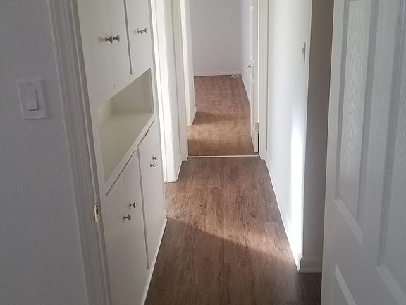 4th image of 13907 Oxnard St APT 39