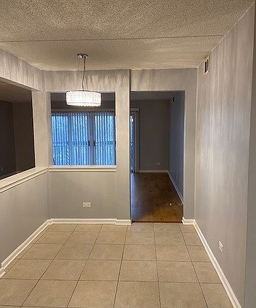 5th image of 3950 W Bryn Mawr Ave APT 407