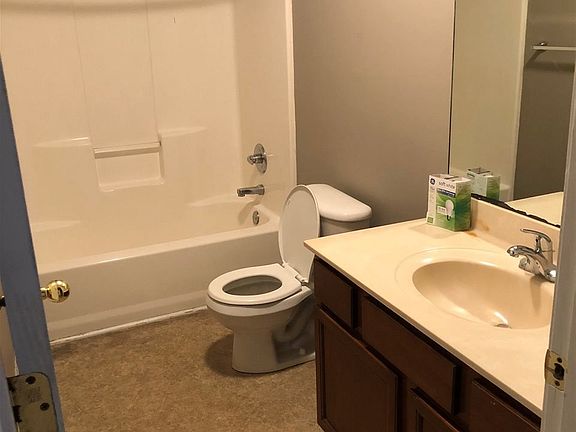 4th image of 532 Hilton Ct #2