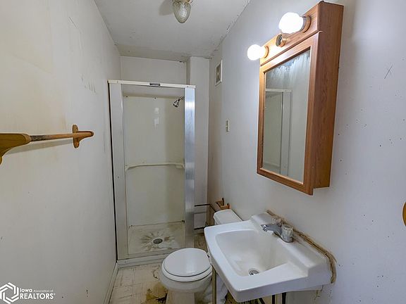 2nd image of 1114 Seymour St