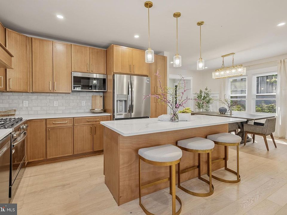 1st image of 624 Lawson Ave