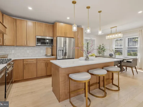 624 Lawson Ave, Havertown, PA 19083