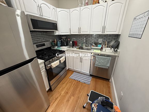 4th image of 15 Emerson St #2