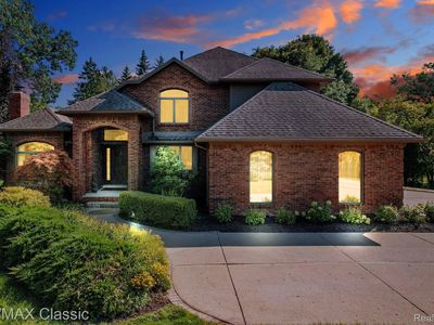 3049 Walnut Lake Rd, West Bloomfield, MI, 48323