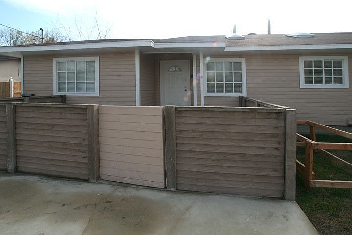 1st image of 22322 Vanowen St