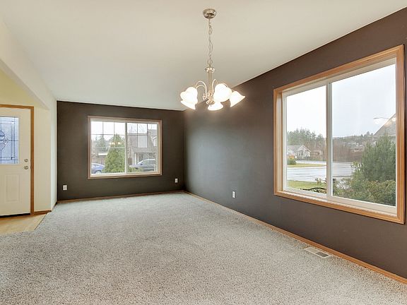 4th image of 229 Allison Ave W