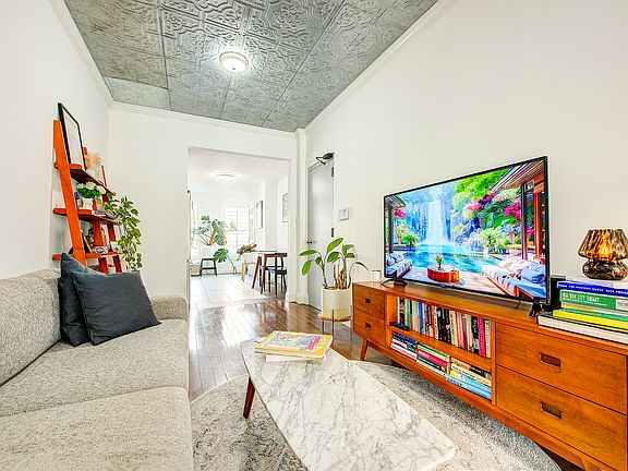 4th image of 431 Graham Ave #2L