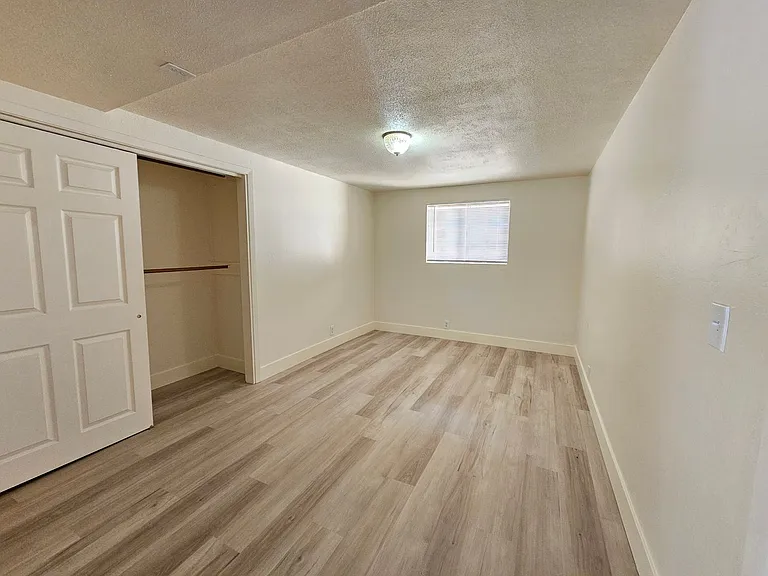 410 E Spear St — Photo 6