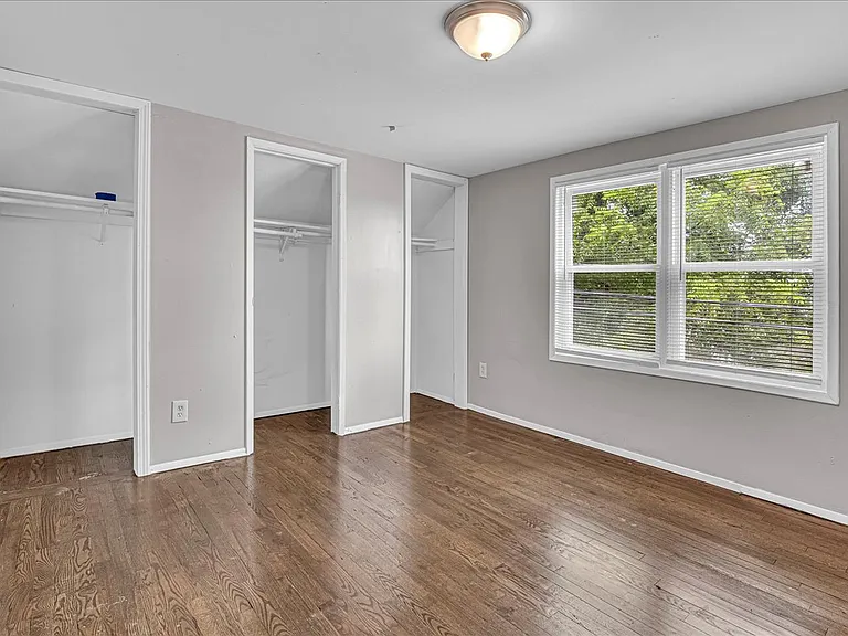 7715 NE 56th St — Photo 25