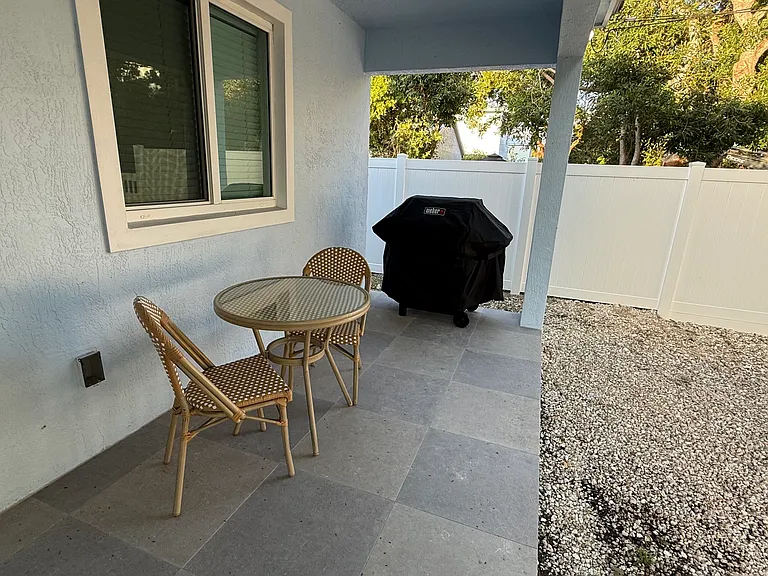 407 Collins St — Photo 6