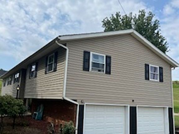 2nd image of 46961 Robin Rd