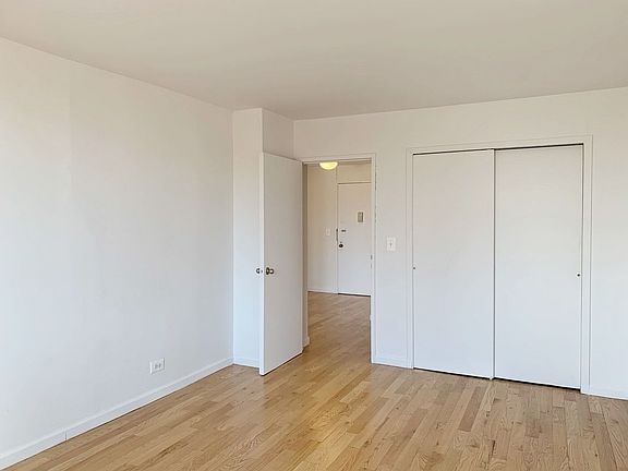 4th image of 300 Mercer St APT 15K