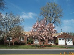 221 Shaker Rd, Enfield, CT 06082