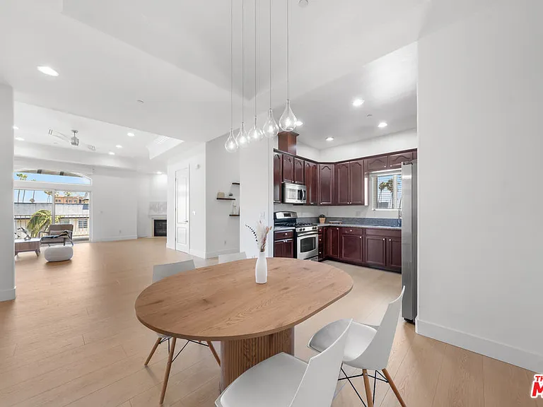 309 S Mariposa Ave #301 — Photo 12