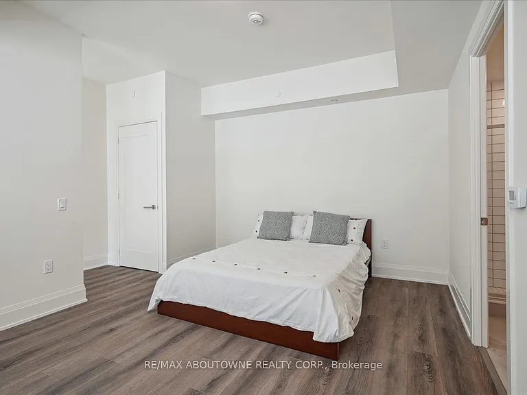 509 Dundas St W #103 — Photo 14