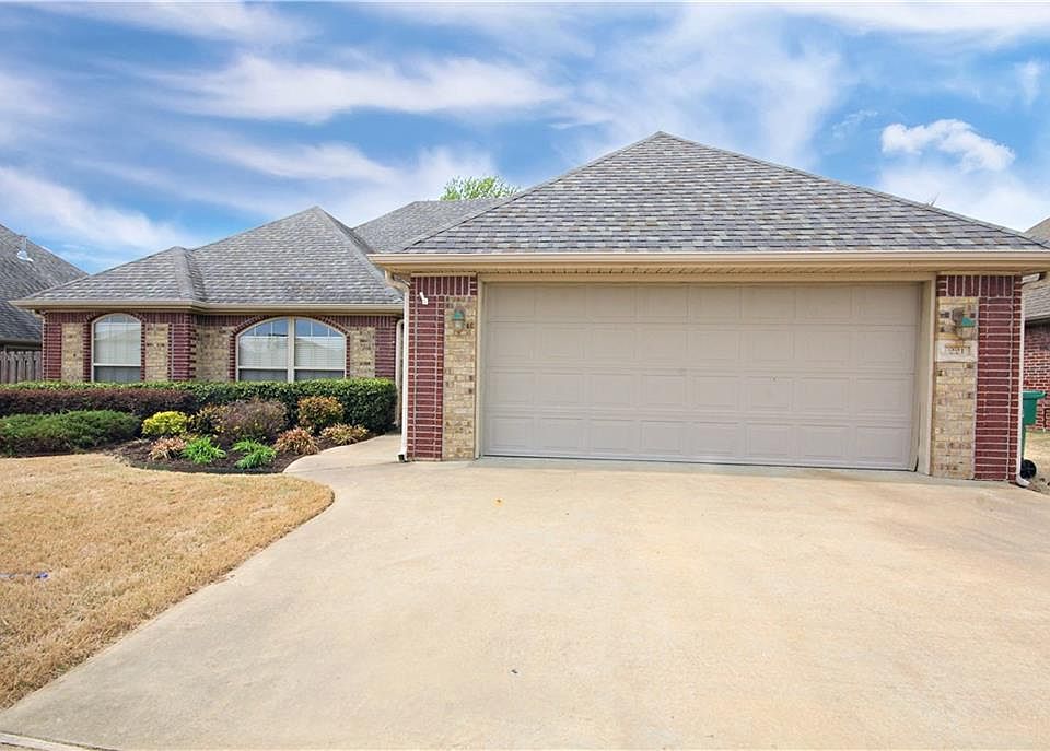 1st image of 221 Essex Way