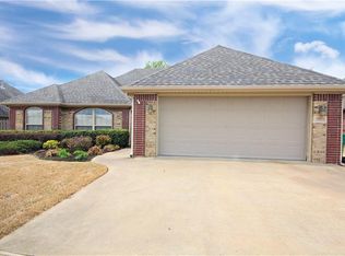 221 Essex Way, Centerton, AR 72719