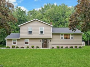 27 Big Piece Rd, Fairfield, NJ 07004