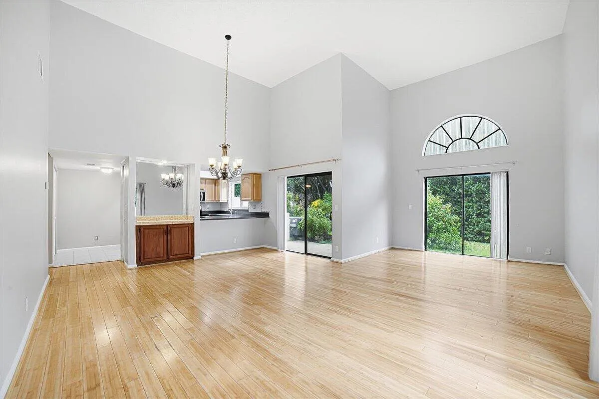 2 bed, 2.0 bath, 1354 sqft, $2,900 — Photo 4