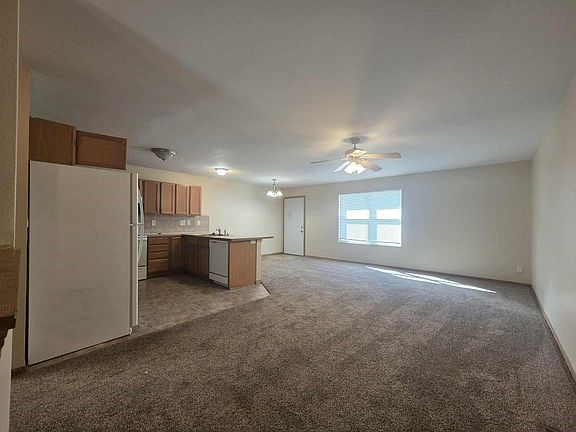 2nd image of 1102 Country Club Ln
