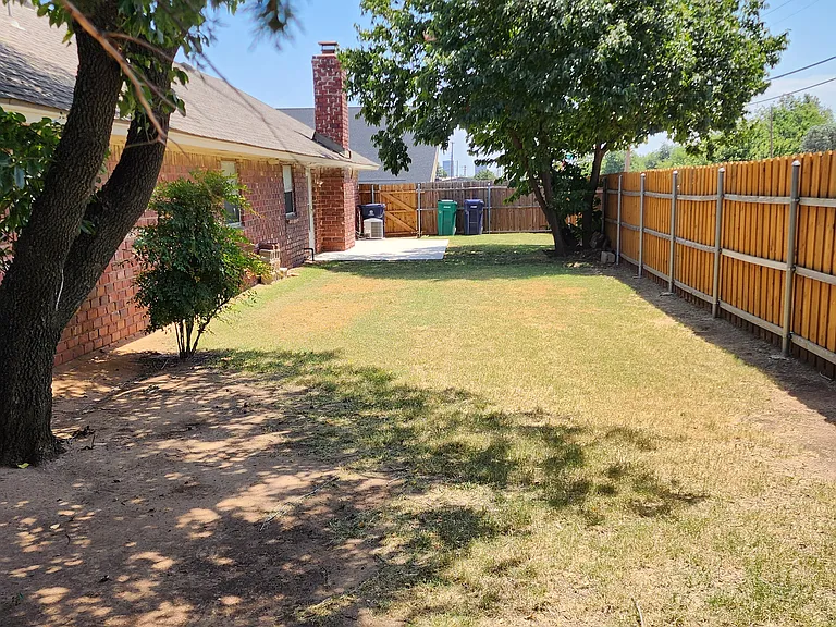 5101 N Hamilton Dr — Photo 16