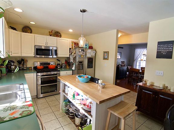 5th image of 1035 E River Dr
